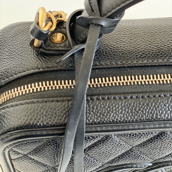 ❌SOLD❌Chanel vanity case - Picture 6 of 13